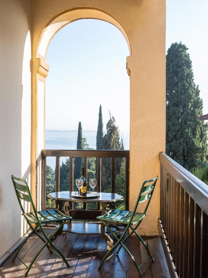 Villa Glicine การ์โดเน ริเวียรา ภายนอก รูปภาพ
